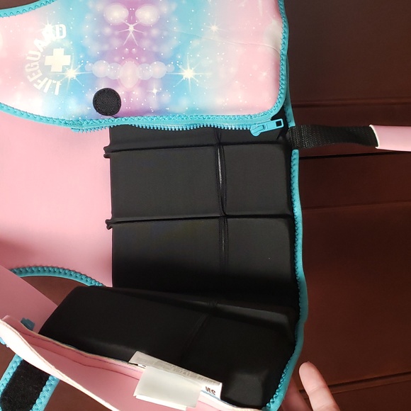 3X HOST PICK. Girl's 33lbs to 55lbs LifeGuard Life Vest - Picture 4 of 7